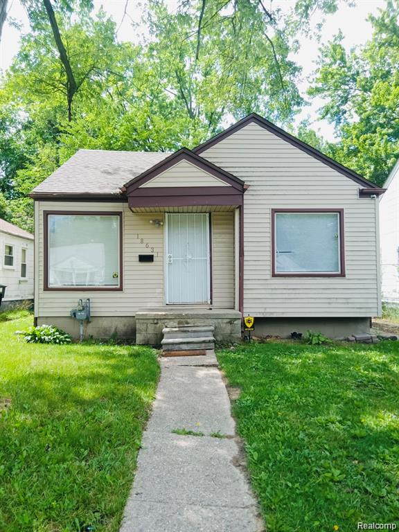 18631 Margareta Street Property Photo 1