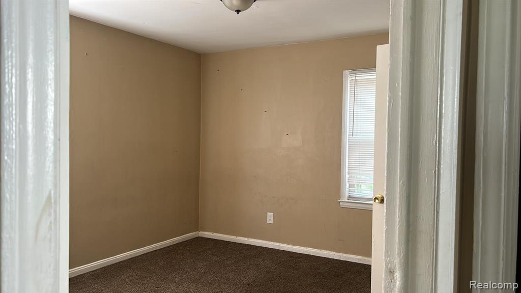 18631 Margareta Street Property Photo 3