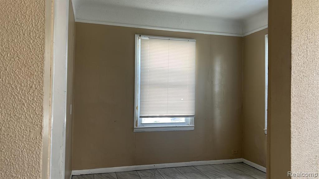 18631 Margareta Street Property Photo 4