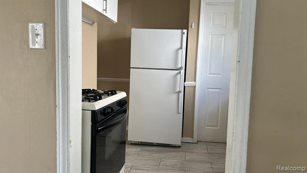 18631 Margareta Street Property Photo 5