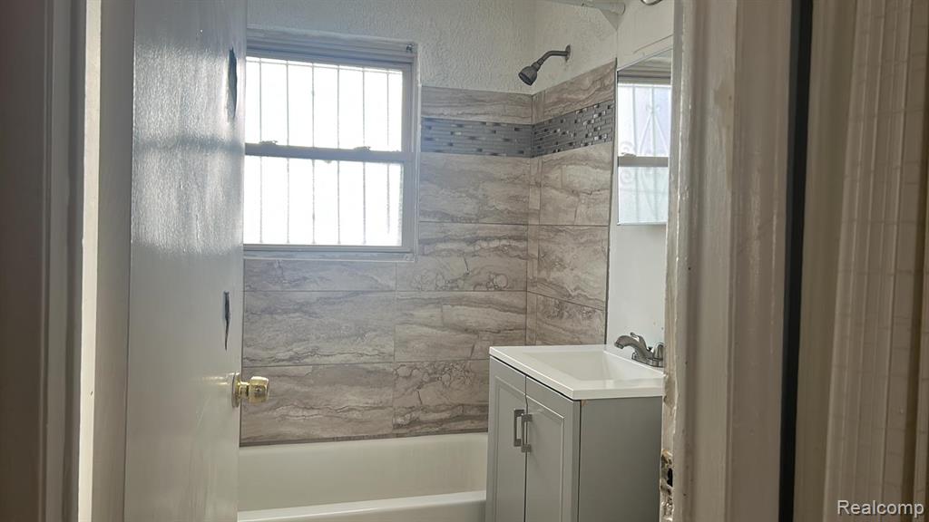 18631 Margareta Street Property Photo 6