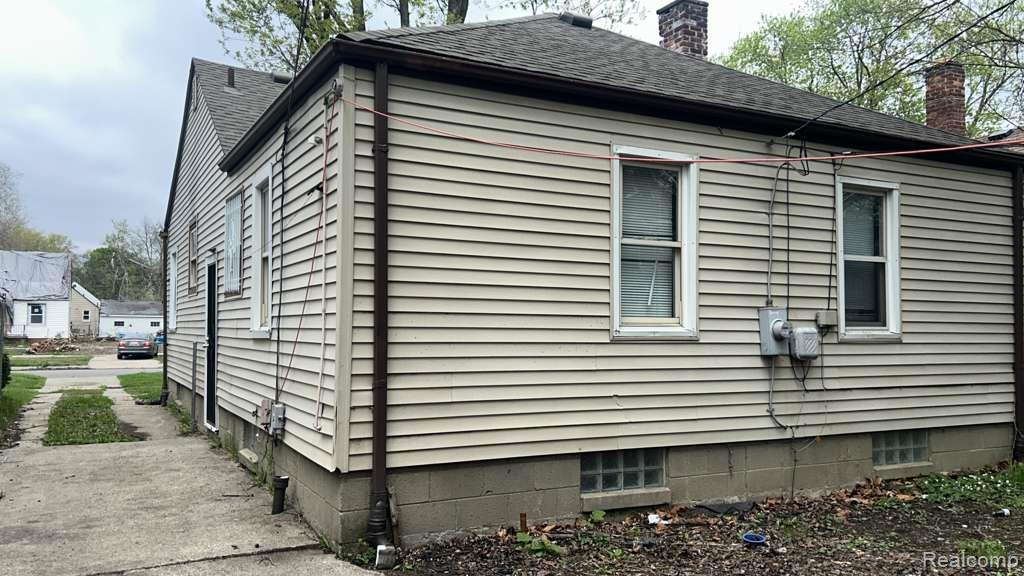 18631 Margareta Street Property Photo 7