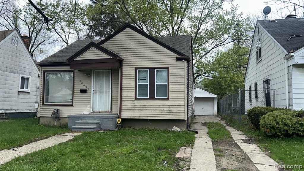 18631 Margareta Street Property Photo 8