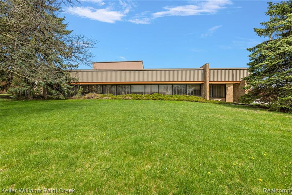 2715 Paldan Drive Property Photo 10