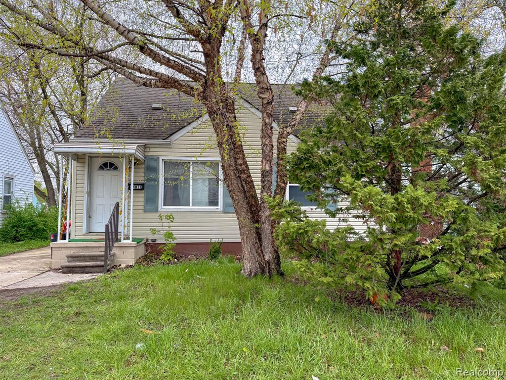 24811 Valley Avenue Property Photo 3