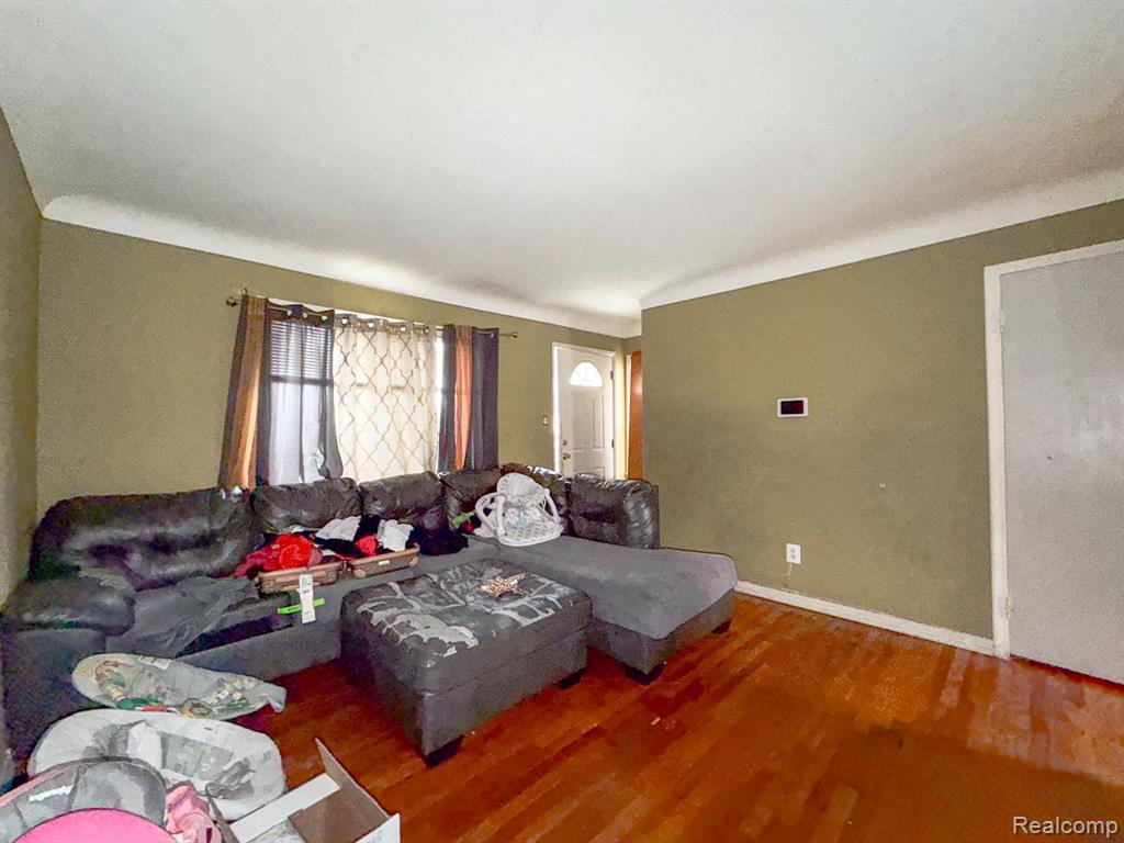 24811 Valley Avenue Property Photo 4