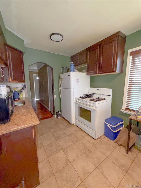 24811 Valley Avenue Property Photo 5