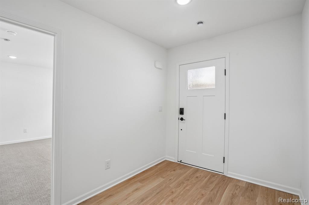 25429 Orwell Street Property Photo 7