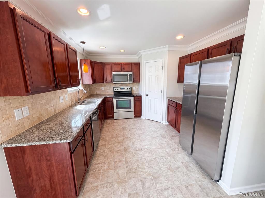 42824 Greystone Drive Property Photo 2