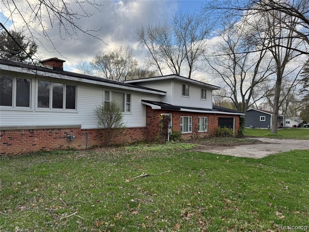 226 S Burkhart Road Property Photo 2