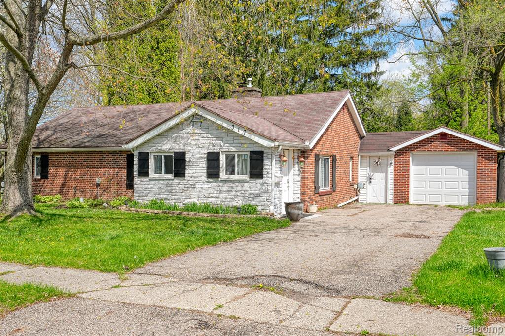 317 Crossman Street Property Photo 1