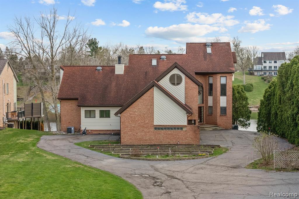 10785 Oxbow Lakeshore Drive Property Photo 1