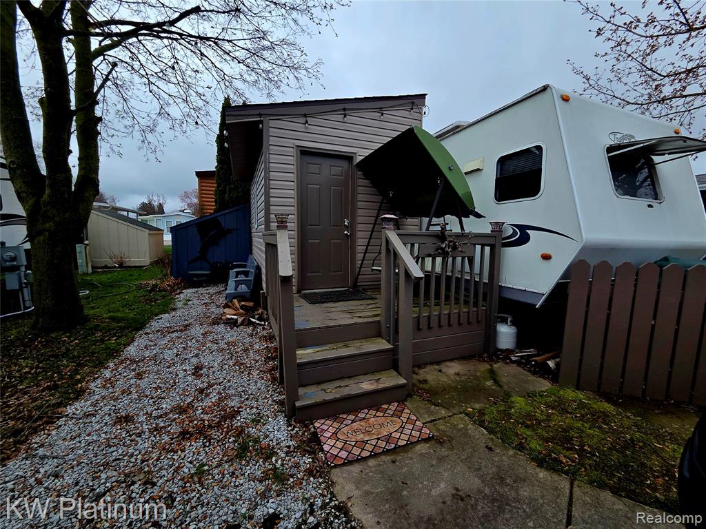 5236 Fredicksburg Ln, Property Photo 1
