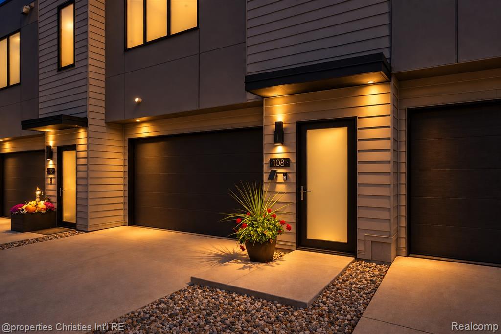 108 N Center Cove Property Photo 2