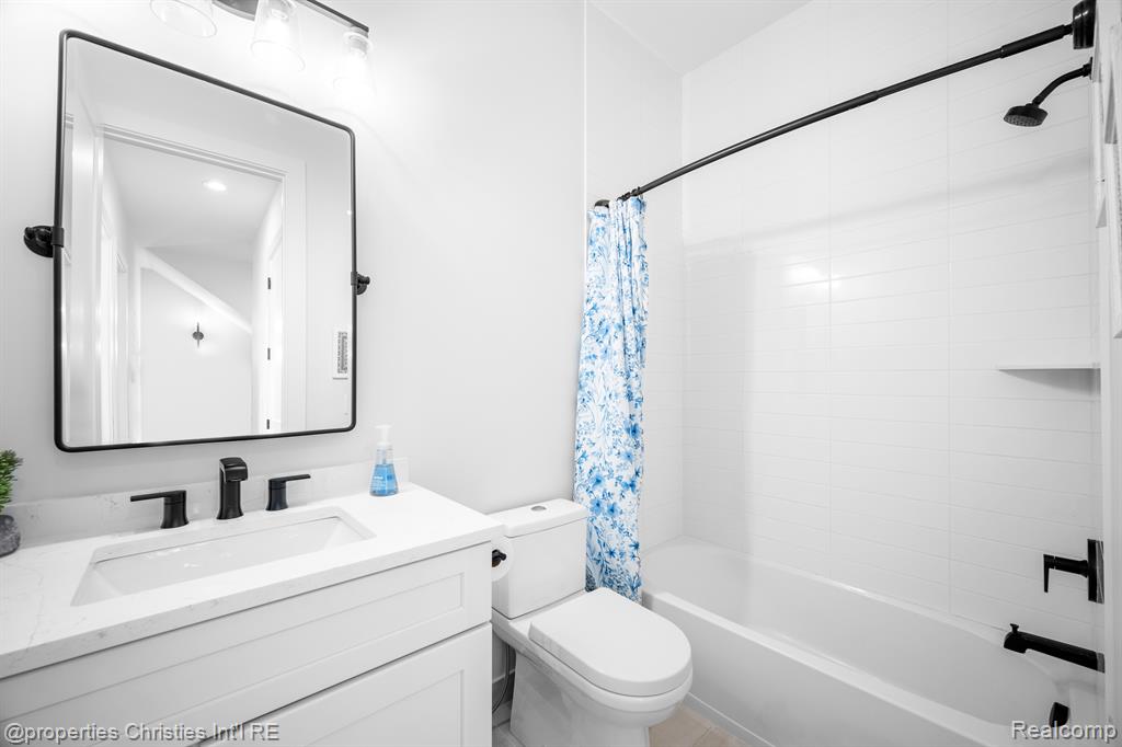 108 N Center Cove Property Photo 32