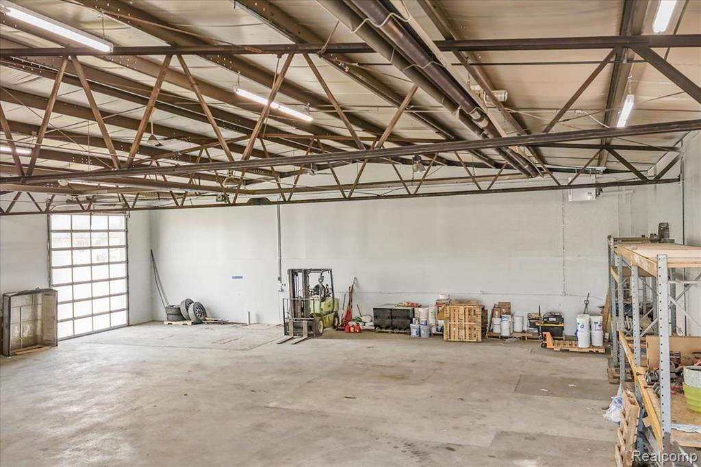 588 S Lapeer Road Property Photo 33