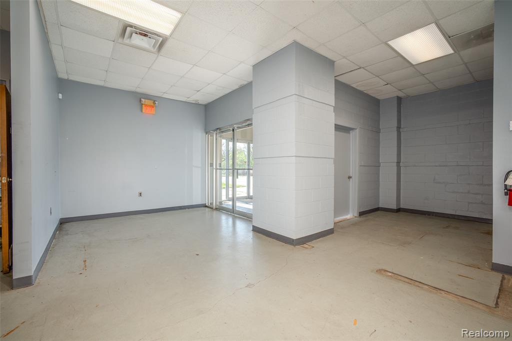 4359 Highland Road Property Photo 7