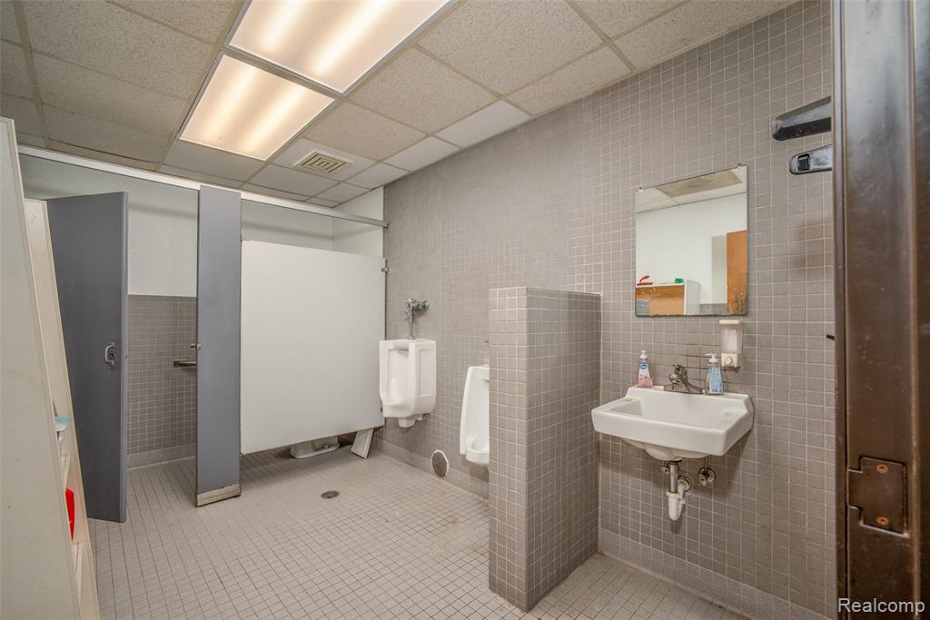4359 Highland Road Property Photo 13