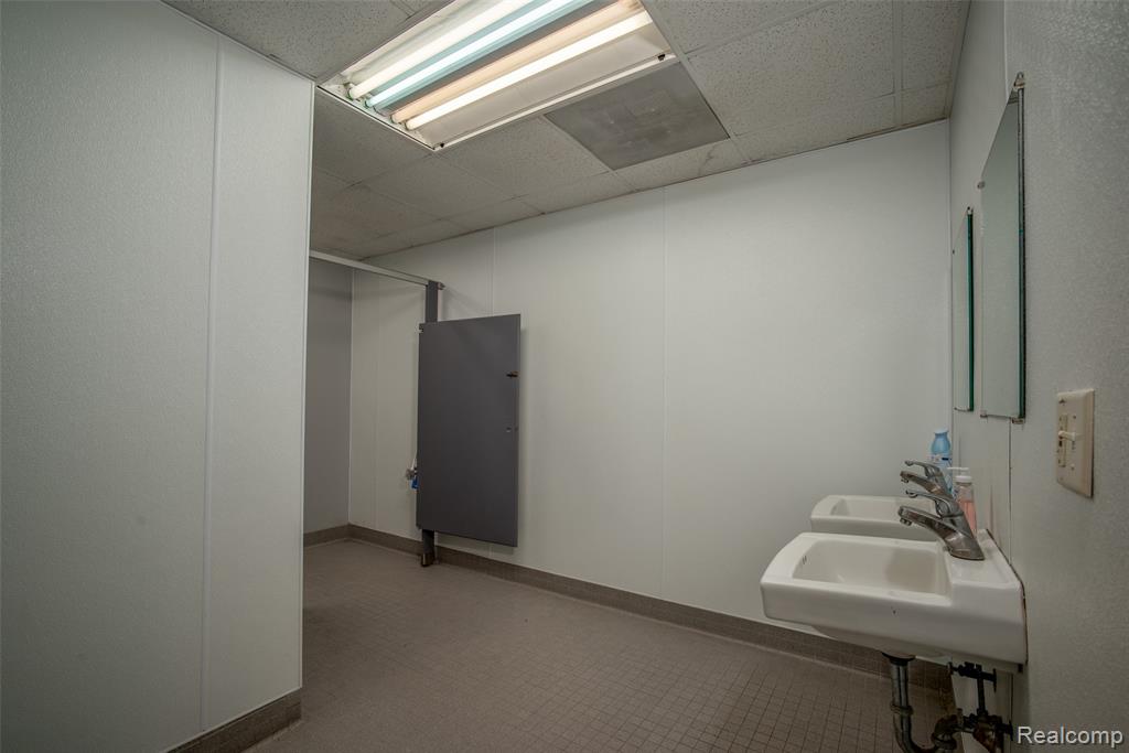 4359 Highland Road Property Photo 14
