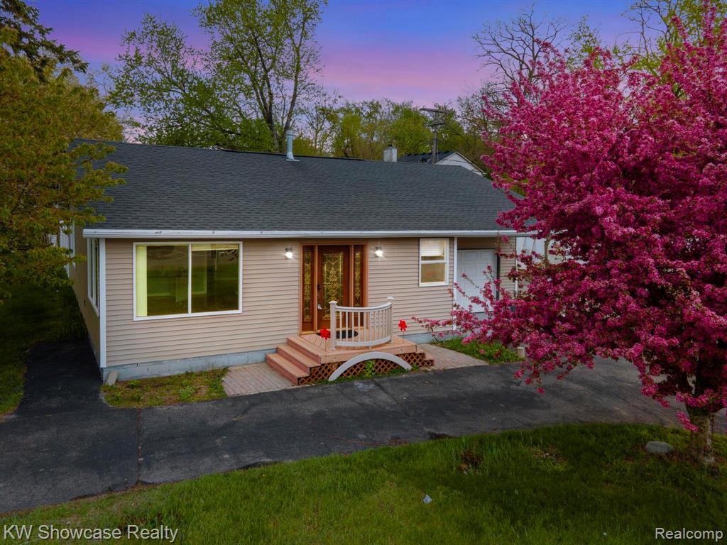 7969 Richardson Road Property Photo 1