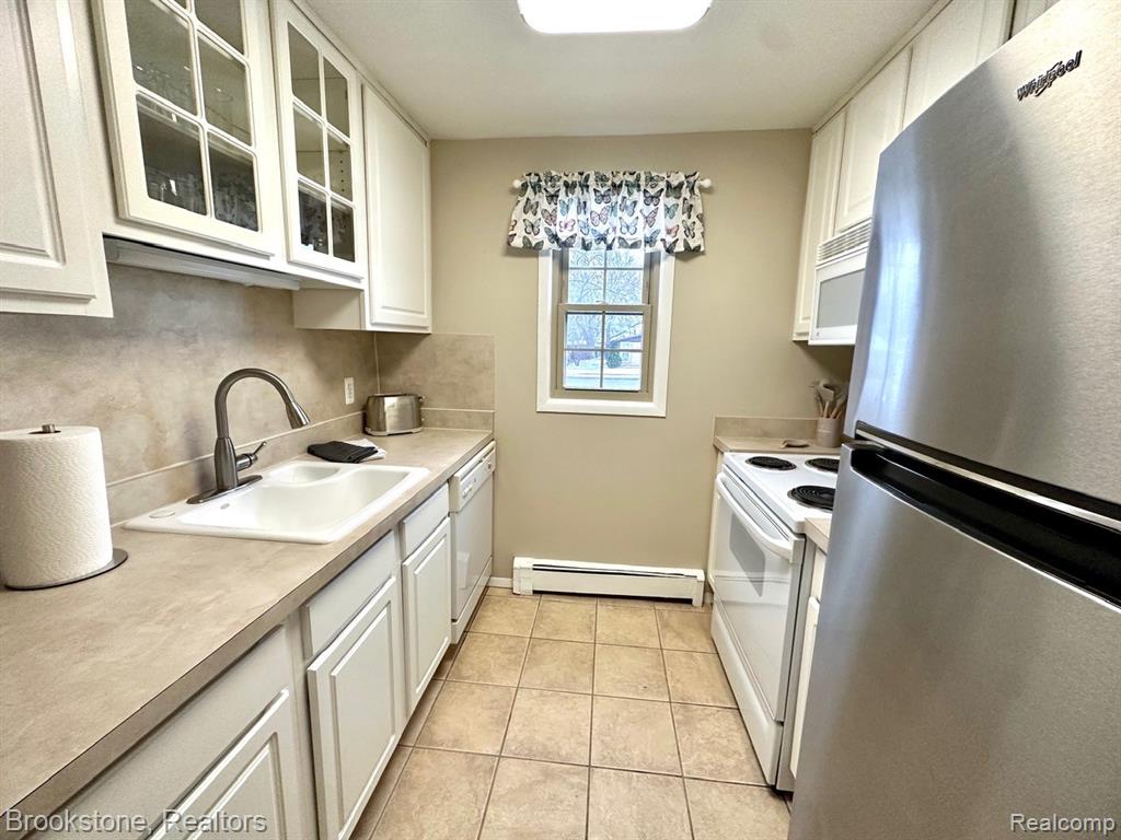 2332 W 14 Mile Road Property Photo 4
