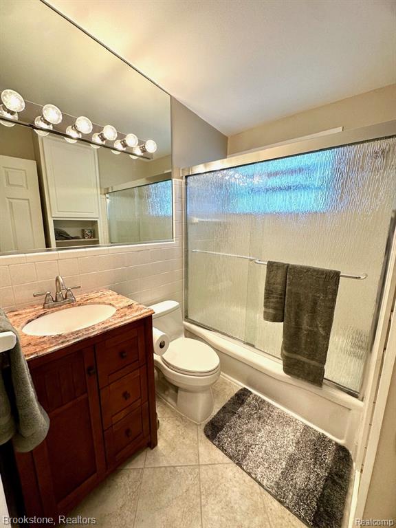 2332 W 14 Mile Road Property Photo 9