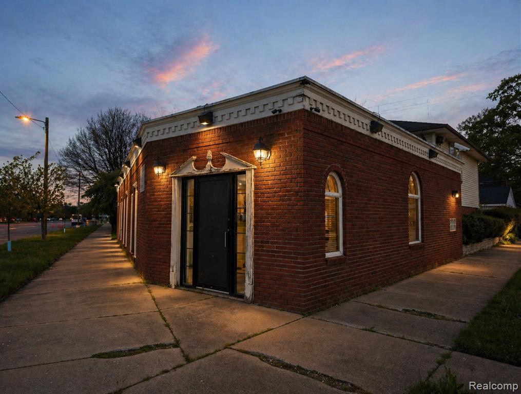 16012 Moross Road Property Photo 2