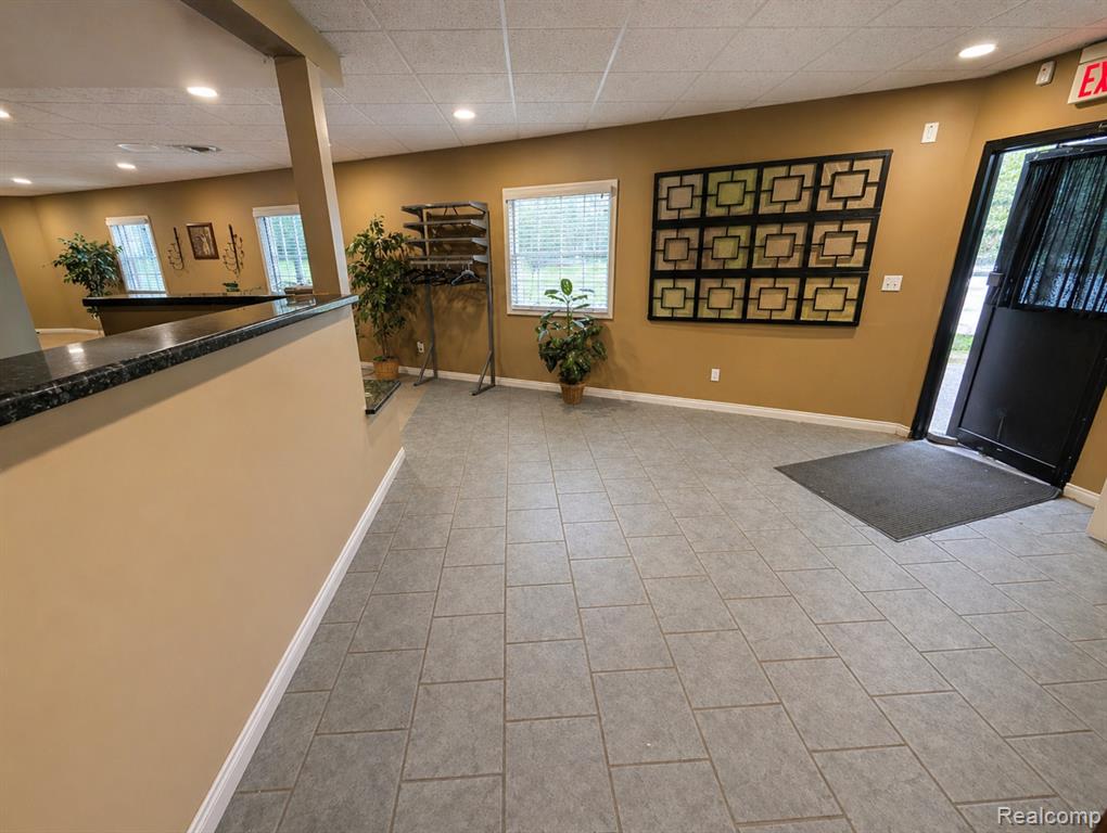 16012 Moross Road Property Photo 7