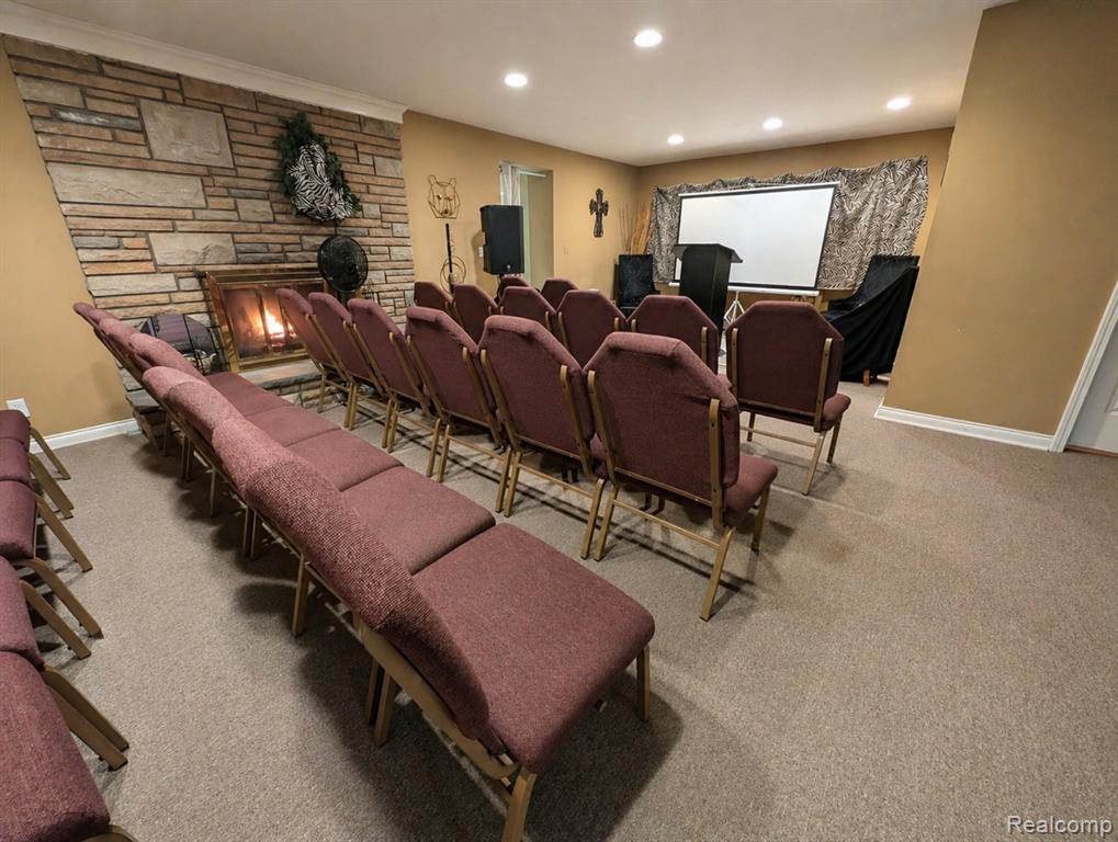 16012 Moross Road Property Photo 11