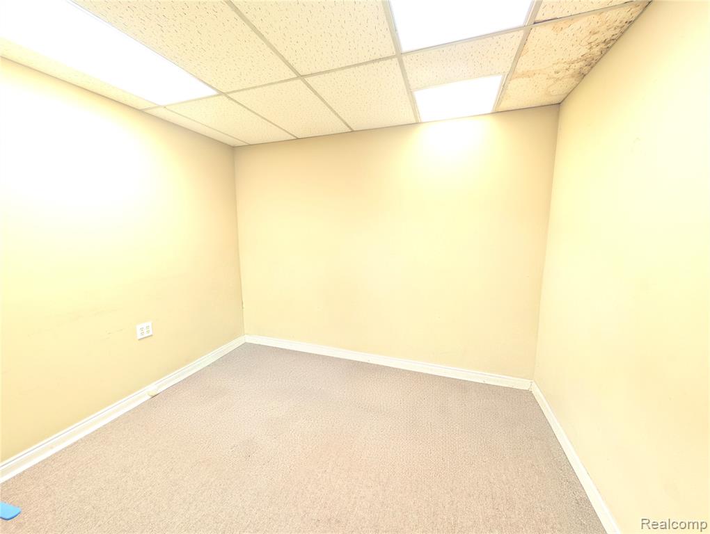 16012 Moross Road Property Photo 14