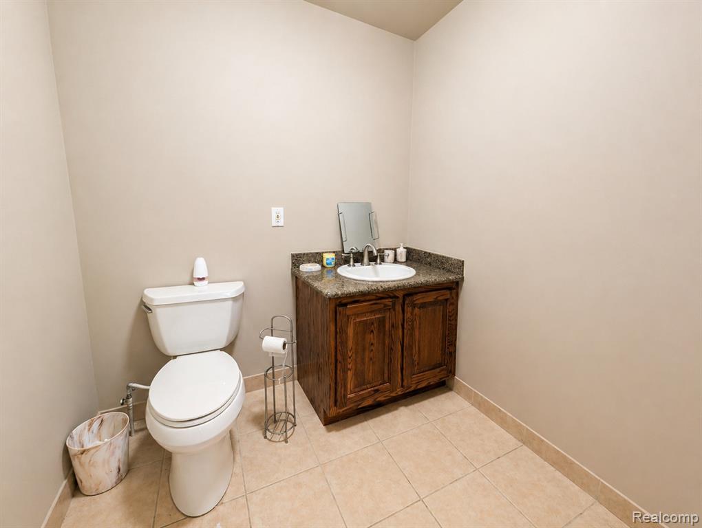 16012 Moross Road Property Photo 28