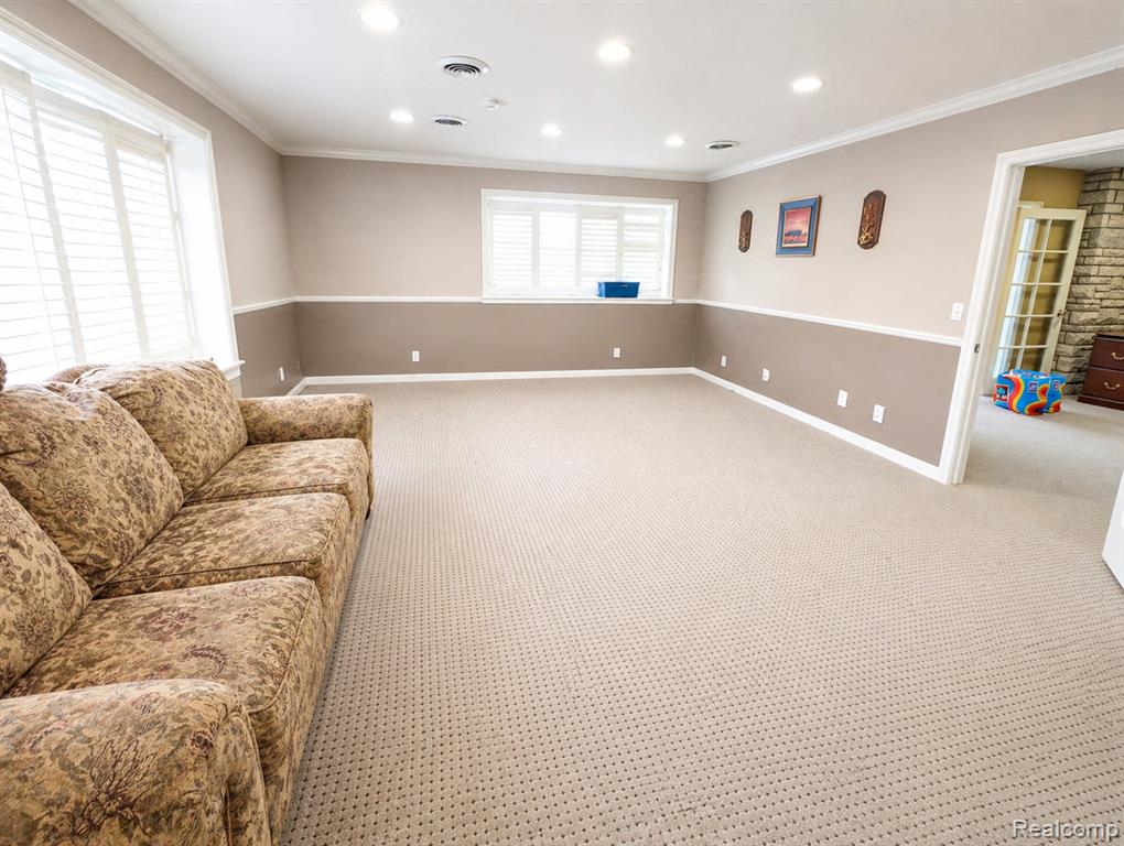 16012 Moross Road Property Photo 29