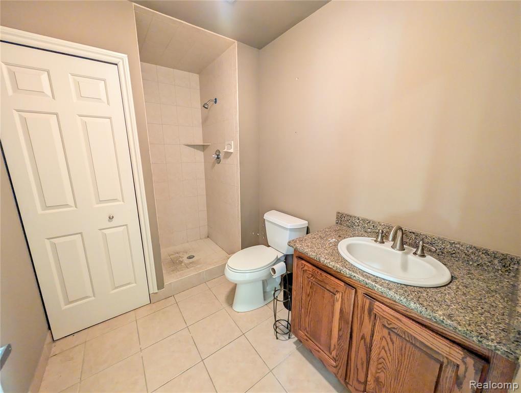16012 Moross Road Property Photo 31