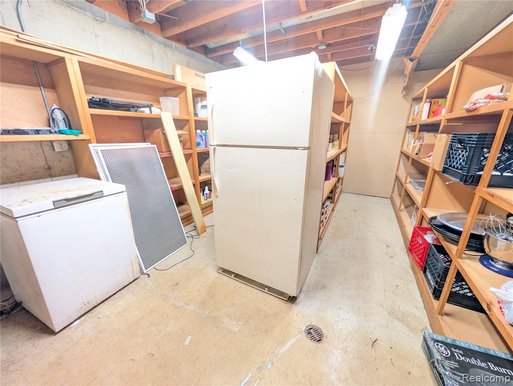 16012 Moross Road Property Photo 33