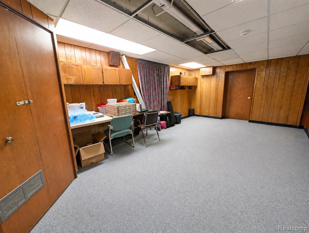 16012 Moross Road Property Photo 34