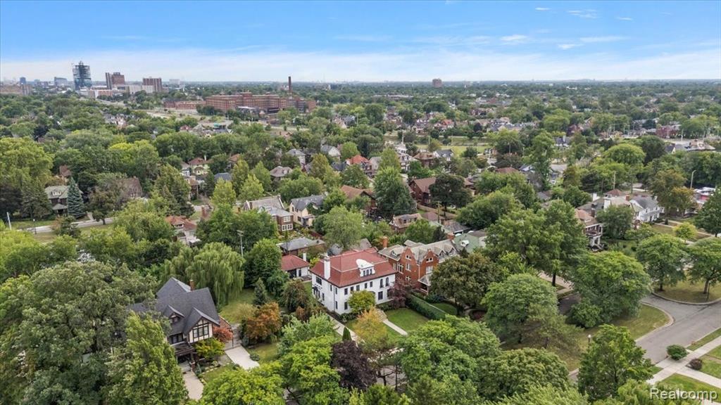 841 W Boston Boulevard Property Photo 1