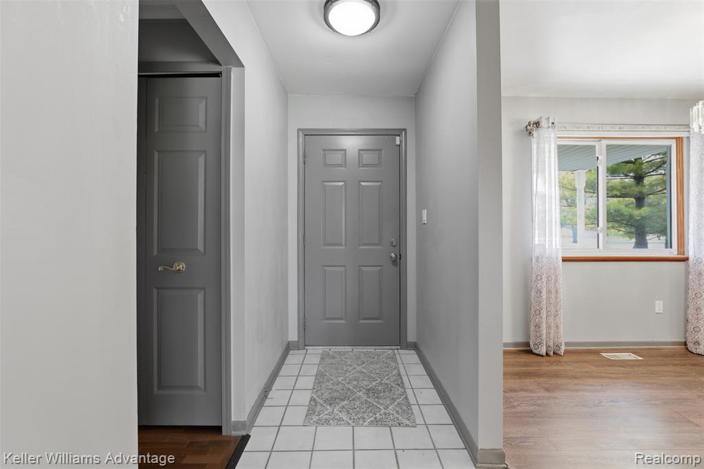 28800 Sibley Road Property Photo 6