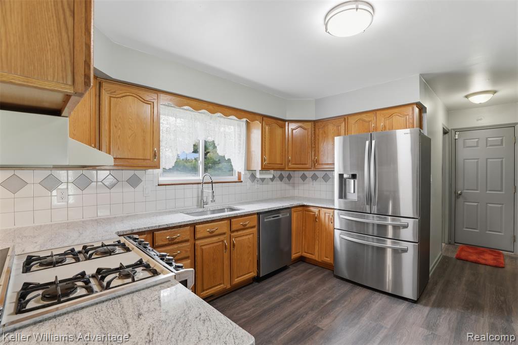 28800 Sibley Road Property Photo 10