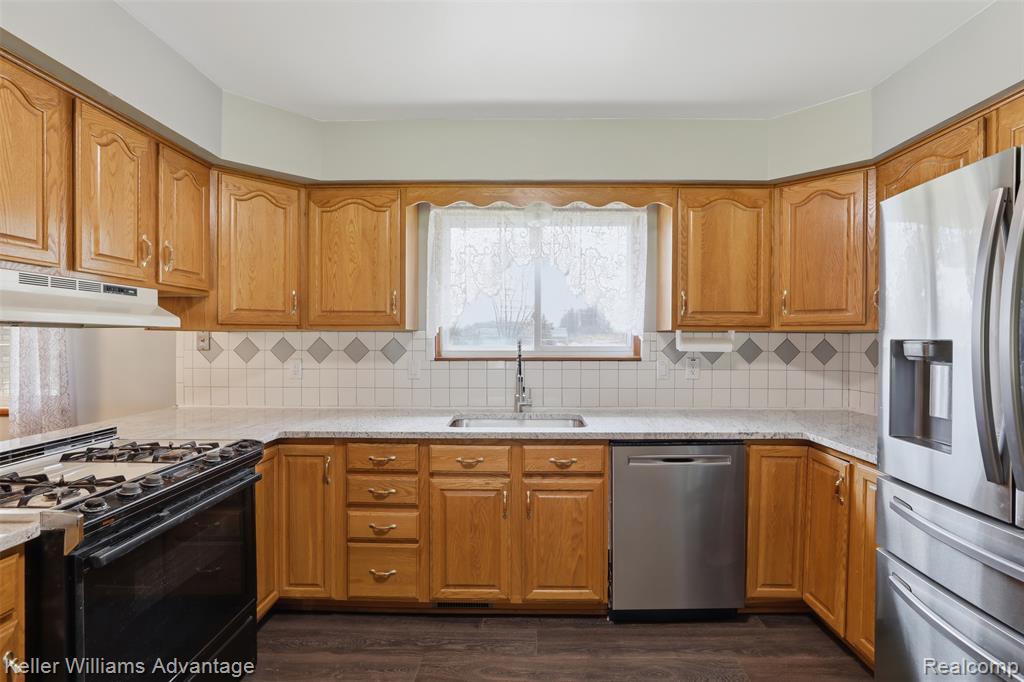 28800 Sibley Road Property Photo 11