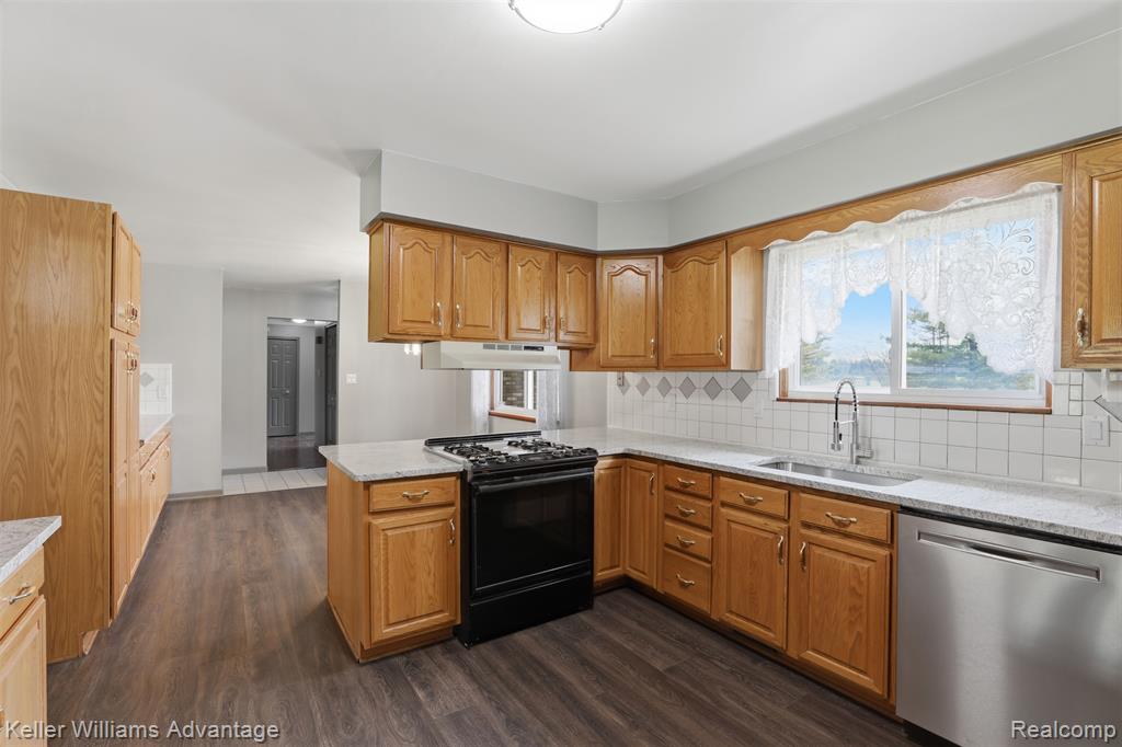 28800 Sibley Road Property Photo 13