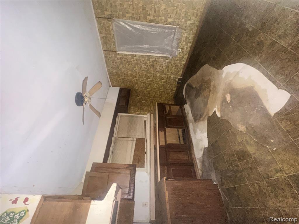1007 Decker Street Property Photo 6