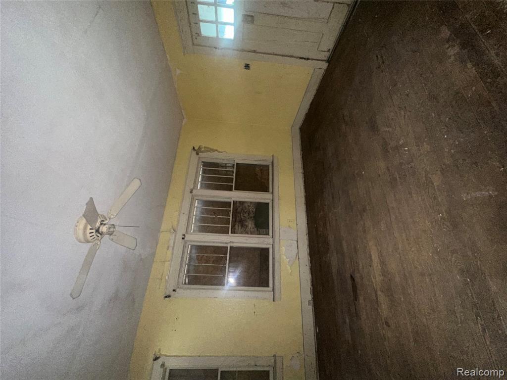 1007 Decker Street Property Photo 8