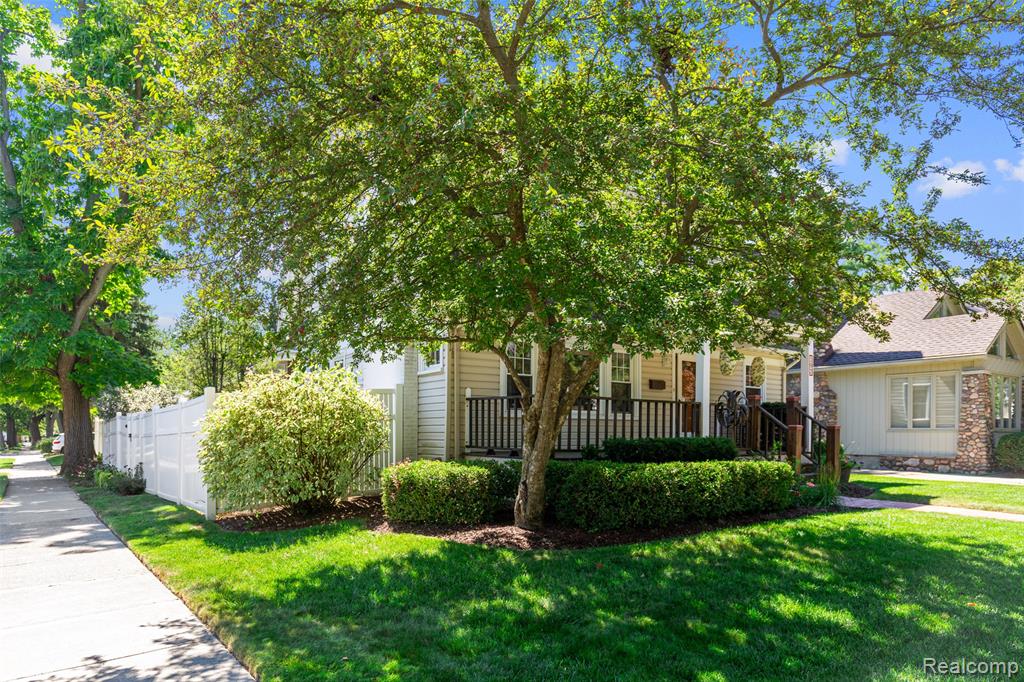 192 E Lincoln Street Property Photo 2