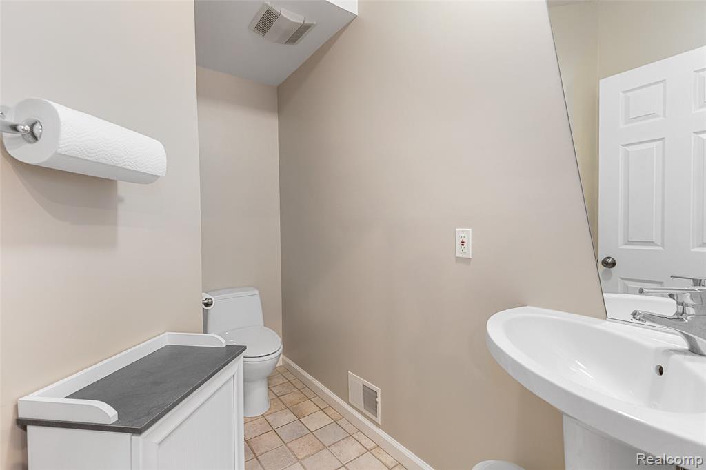 192 E Lincoln Street Property Photo 20