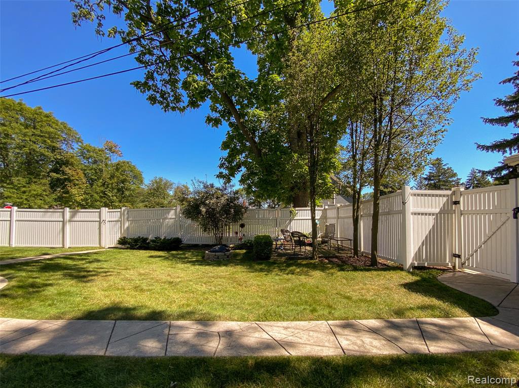 192 E Lincoln Street Property Photo 40