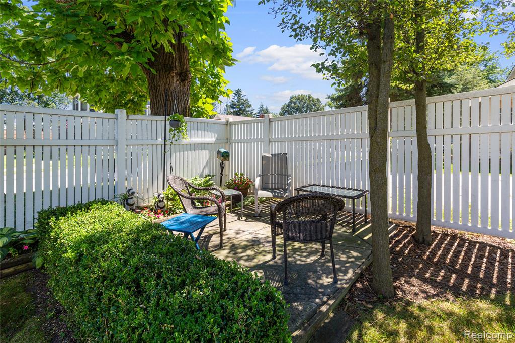 192 E Lincoln Street Property Photo 42