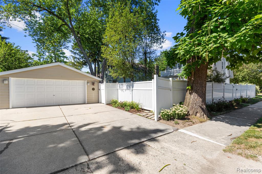192 E Lincoln Street Property Photo 43