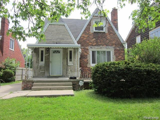 9776 E OUTER Drive Property Photo 1