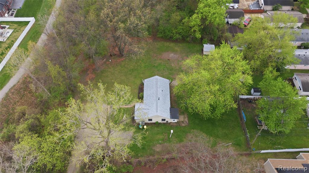 20052 Pine Street Property Photo 8