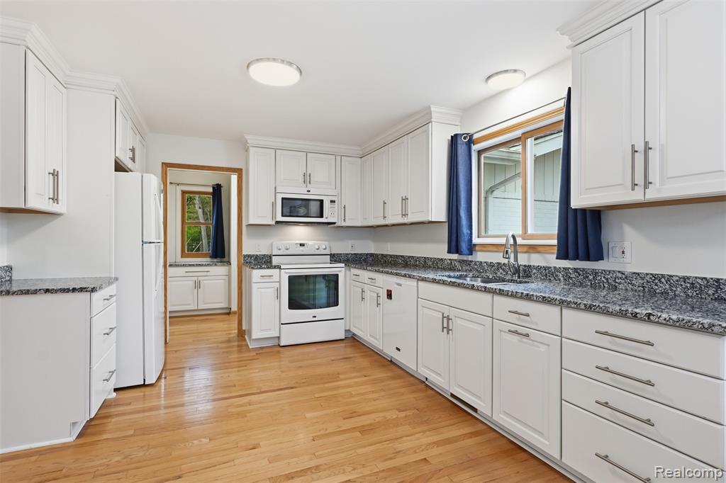 1700 Washington Road Property Photo 4